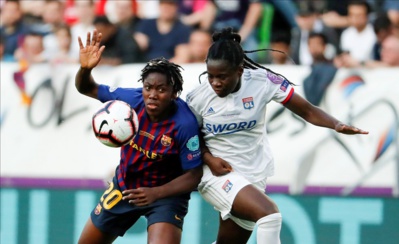 Oshoala et Mbock au duel (photo UEFA)