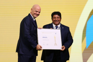 Gianni Infantino et Ednaldo Rodrigues lors de l'annonce de la victoire (photo FIFA)