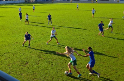 La capitaine Fatier au premier plan au duel avec Ravnachka