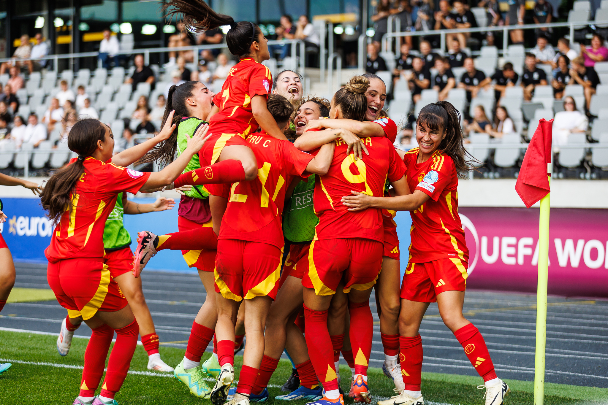 Les Espagnoles gardent leur trophée