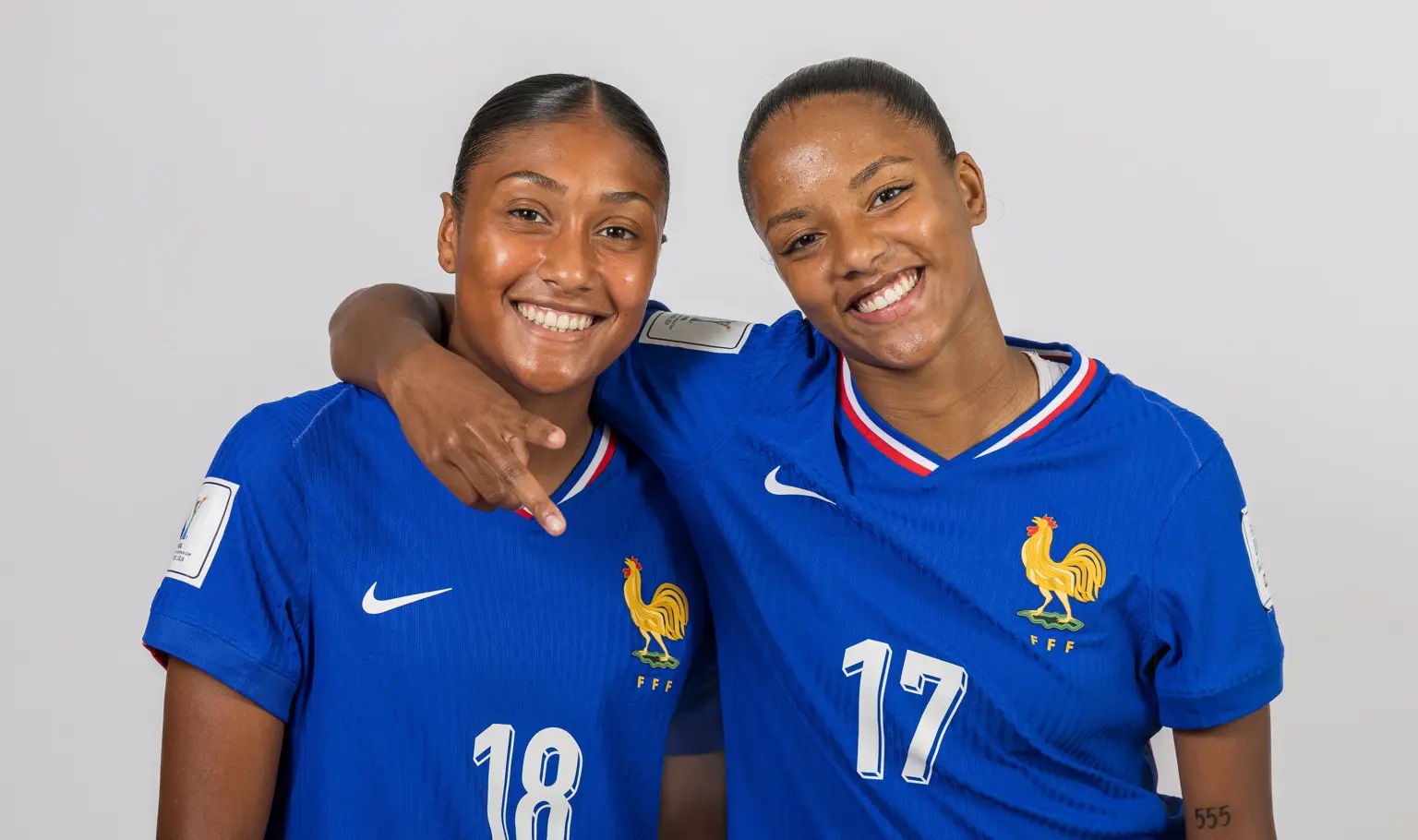 Maéline Mendy et Shana Chossenotte (photo FIFA.com)