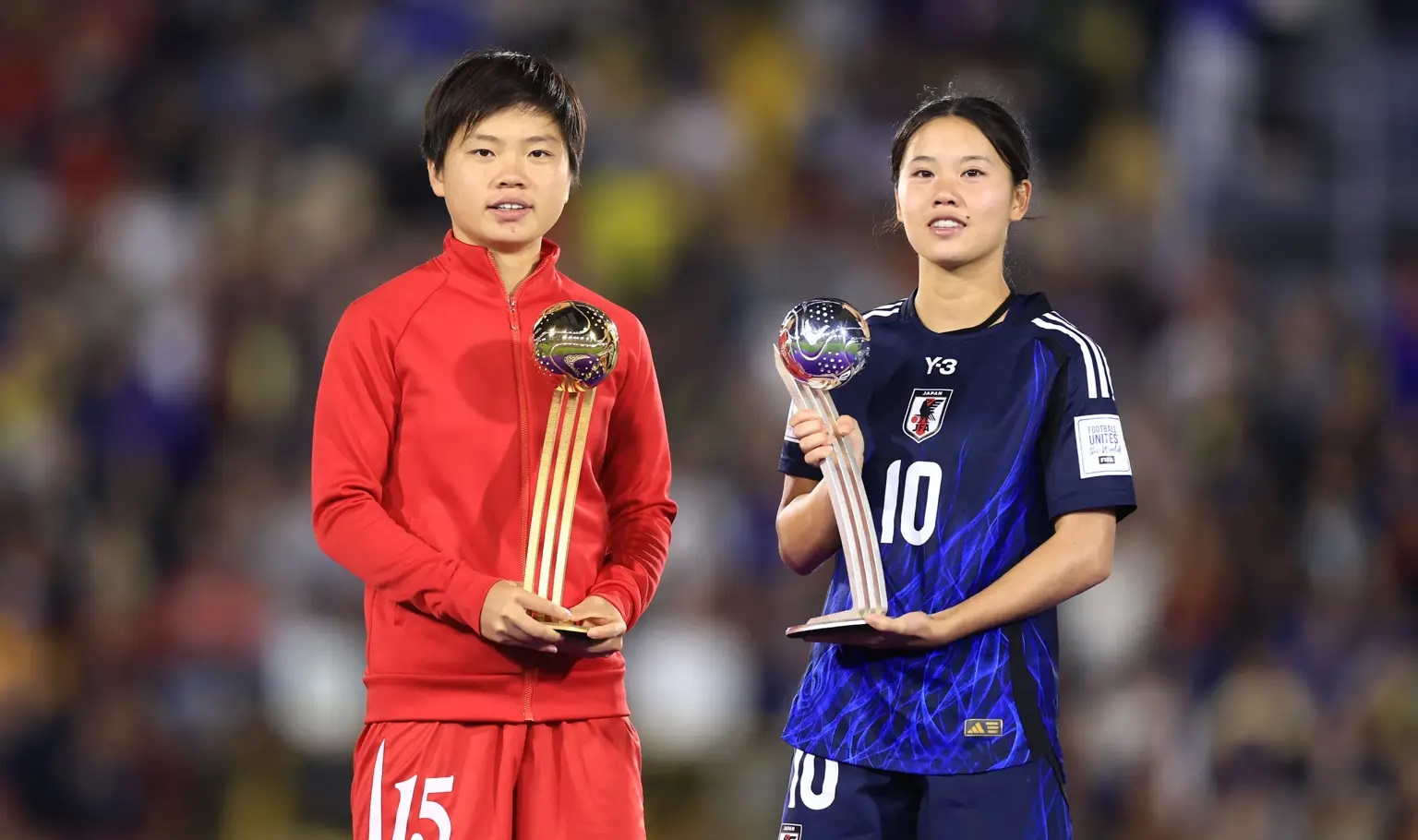 La Nord-Coréenne Choe Il-son a reçu le Ballon d'or et le Soulier d'or adidas  Le Ballon d'argent adidas est revenu à la Japonaise Manaka Matsukubo (photo FIFA.com)