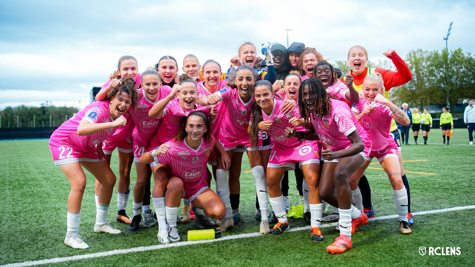 Les Lensoises à la fête sur le terrain du LOSC (photo RC Lens)