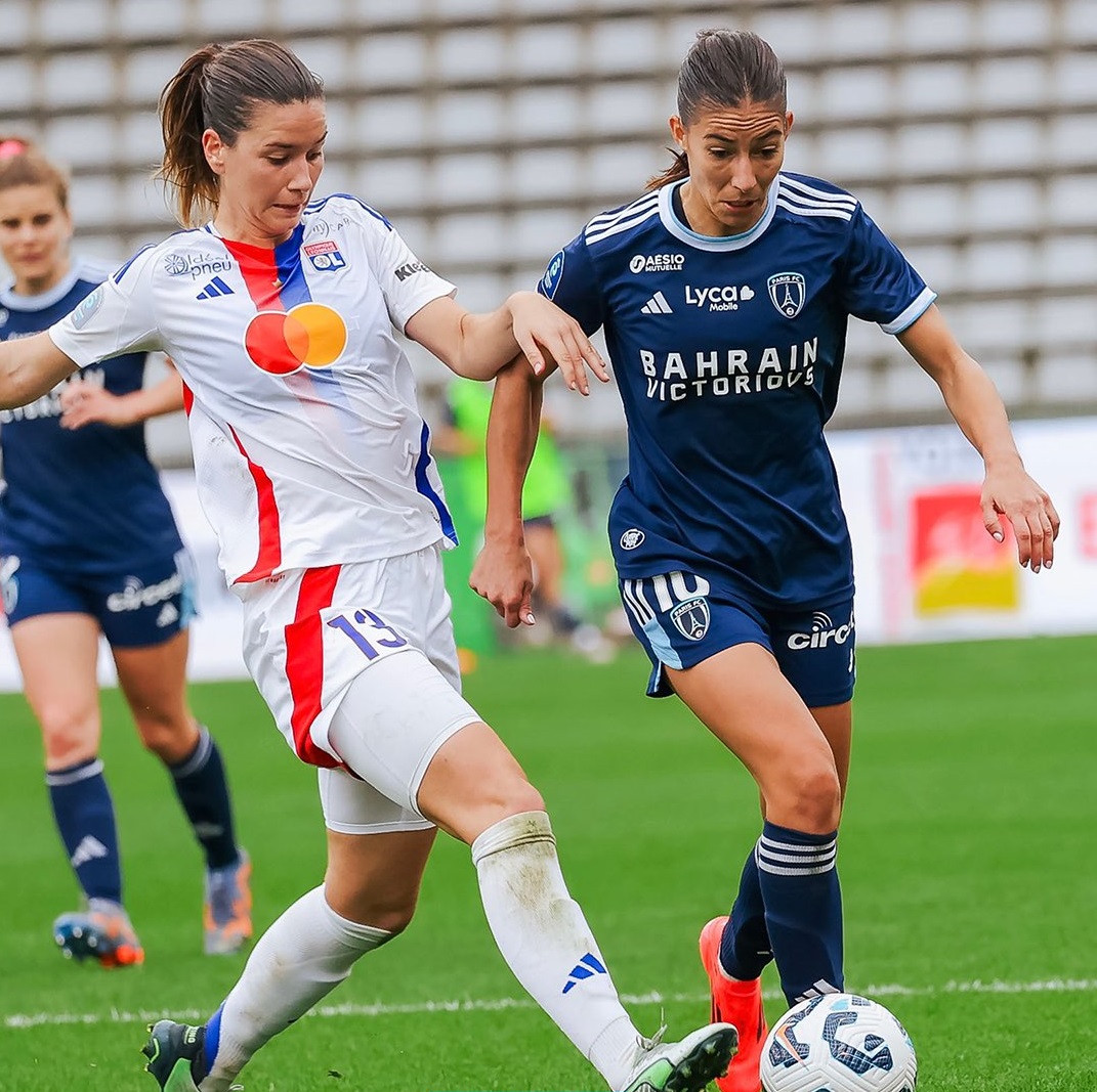 Clara Matéo marquée par Damaris Egurrola (photo Paris FC)