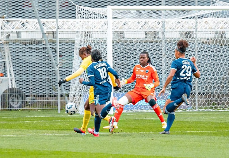 Gago aura apporté le danger devant le but de Nnadozie comme sur cette action en début de match (photo Nathalie Querouil/FC Nantes)