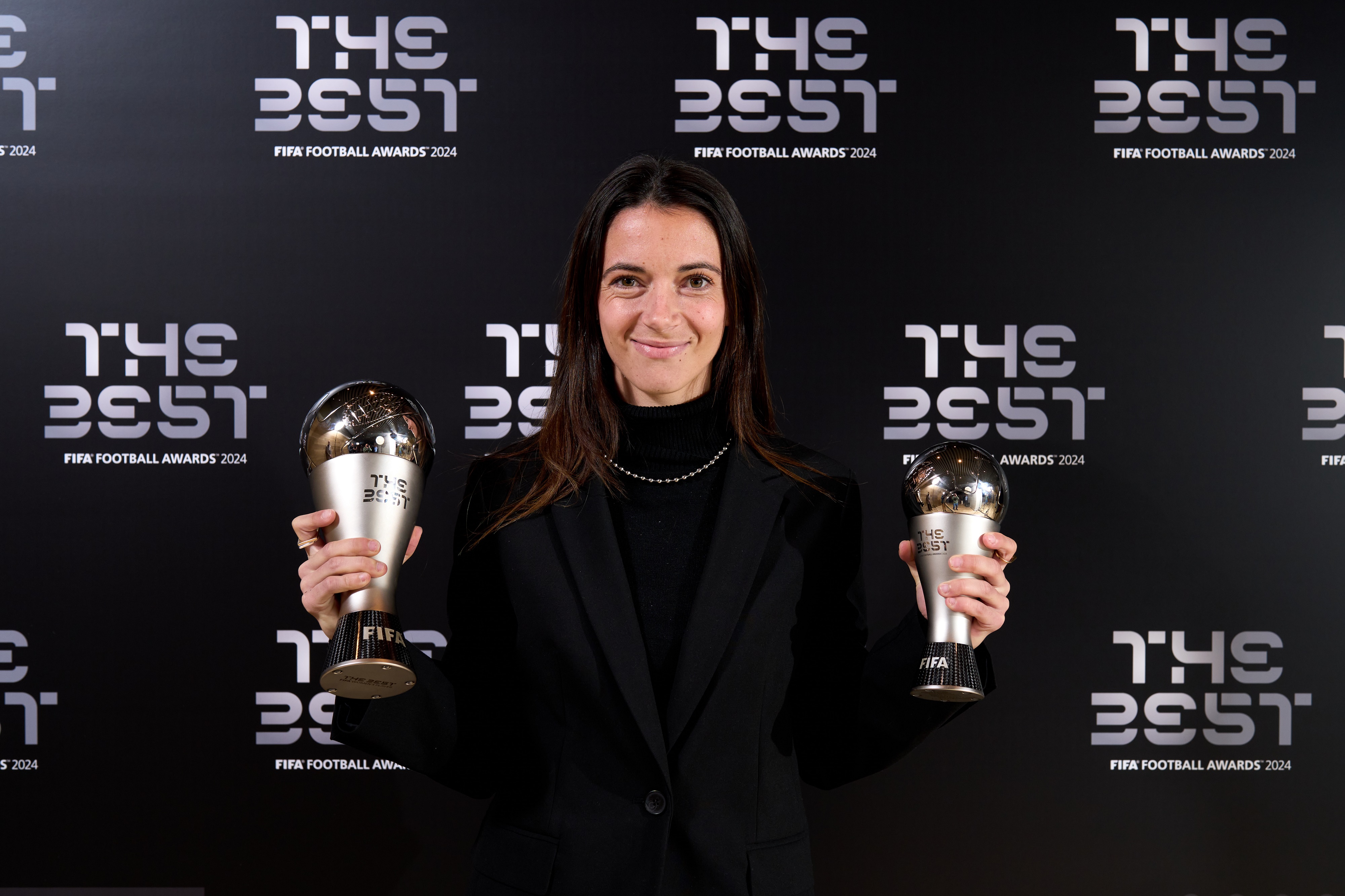 Aitana Bonmatí conserve son trophée (photo FIFA)