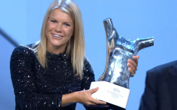 Meilleure joueuse UEFA - Ada HEGERBERG remporte le trophée