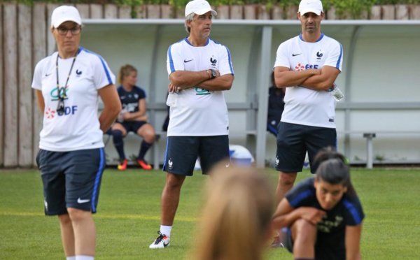 Bleues - Olivier ECHOUAFNI : "Si elles veulent connaître le succès, cela passe aussi par des détails"