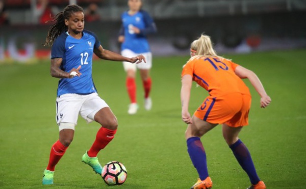 Bleues - PAYS-BAS - FRANCE : un système de jeu par période