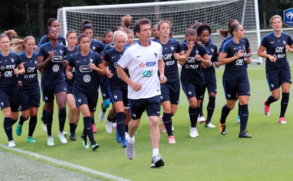 FFF TV - Premier entraînement à Montpellier pour les Bleues