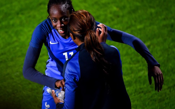 Bleues - La FRANCE dispose de l'ESPAGNE