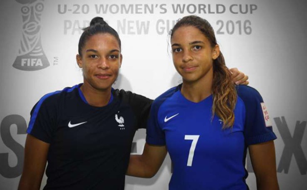 Bleues - Deux soeurs jumelles pour une première ?