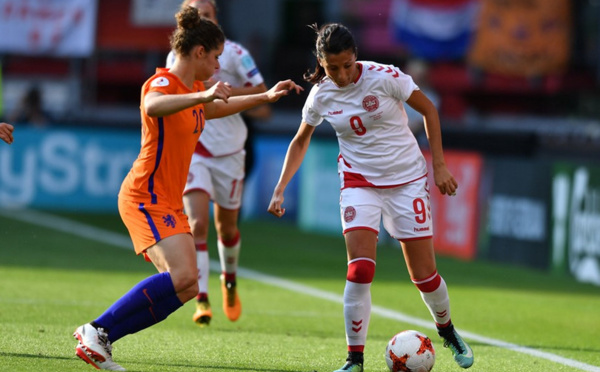 Bleues - Le DANEMARK avant la dernière ligne droite