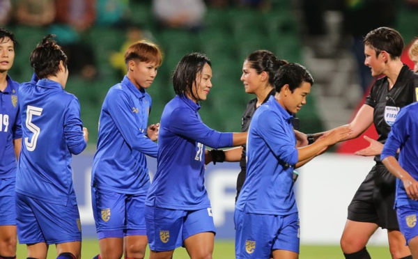 Bleues - FRANCE - THAÏLANDE : Cap à l'Est !