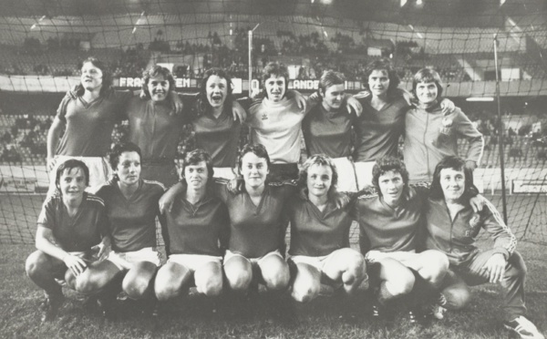 Bleues - Ces pionnières du Parc des Princes....en 1973