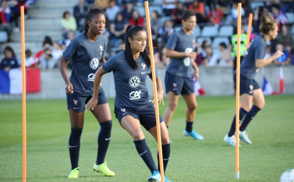 Bleues - L'entraînement à BORDEAUX en replay (FFF TV)