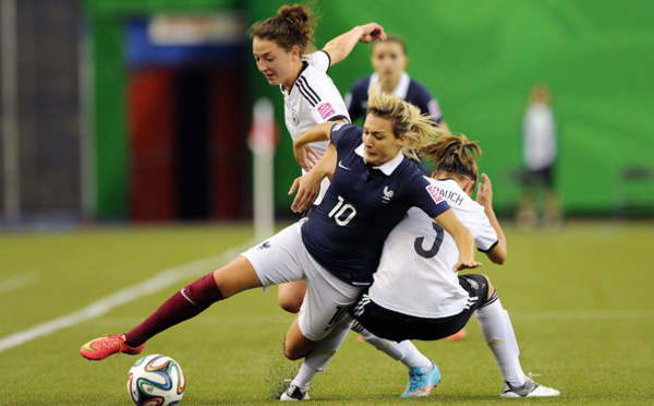 BLEUES - Claire LAVOGEZ : « Je suis toujours la même, je ne vois pas pourquoi je changerais »