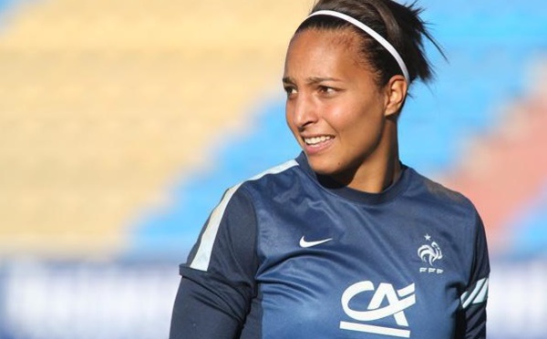 Bleues - Sarah BOUHADDI : « Les critiques des journalistes ne me touchent pas »