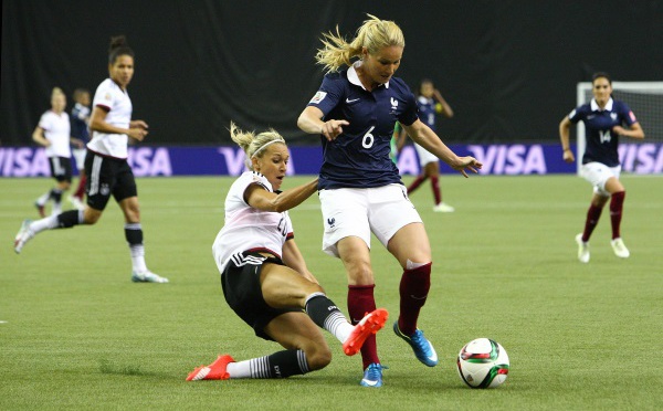 Coupe du Monde 2015 - Amandine HENRY reçoit le ballon d'argent