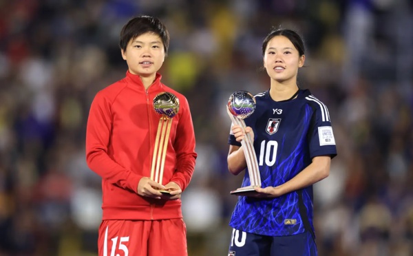 La Nord-Coréenne Choe Il-son a reçu le Ballon d'or et le Soulier d'or adidas  Le Ballon d'argent adidas est revenu à la Japonaise Manaka Matsukubo (photo FIFA.com)