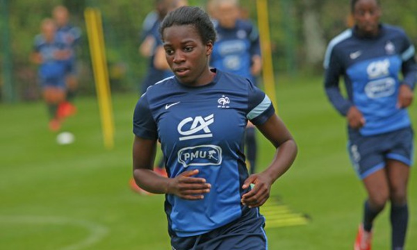 Bleues - Laure BOULLEAU blessée, Viviane ASSEYI appelée