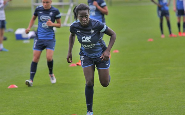 Bleues - Viviane ASSEYI remplace Amandine HENRY