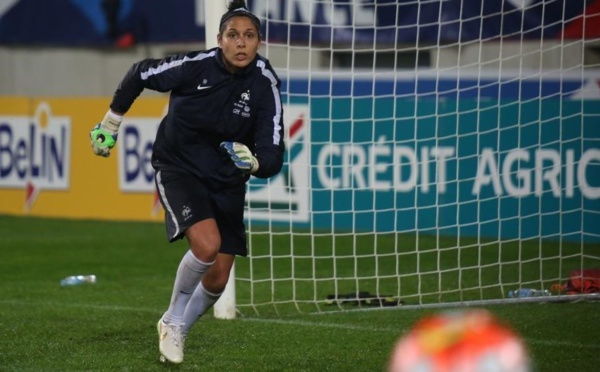 Bleues - Karima BENAMEUR remplace Méline GERARD